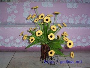 指尖绽放的活力之花 周丽钩花艺术公司《活力四射之121》绒线钩花赏析